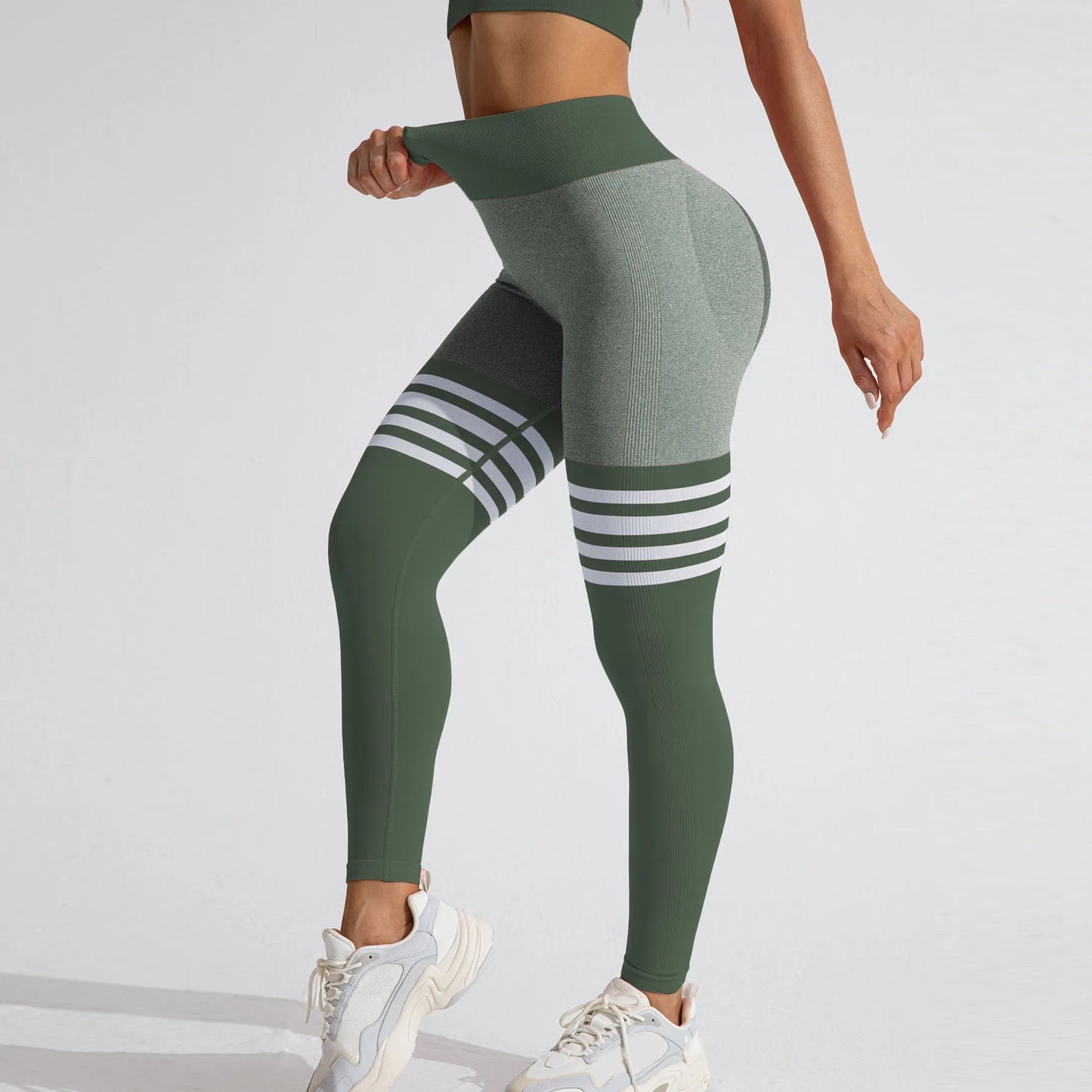 V-Back Scrunch Leggings