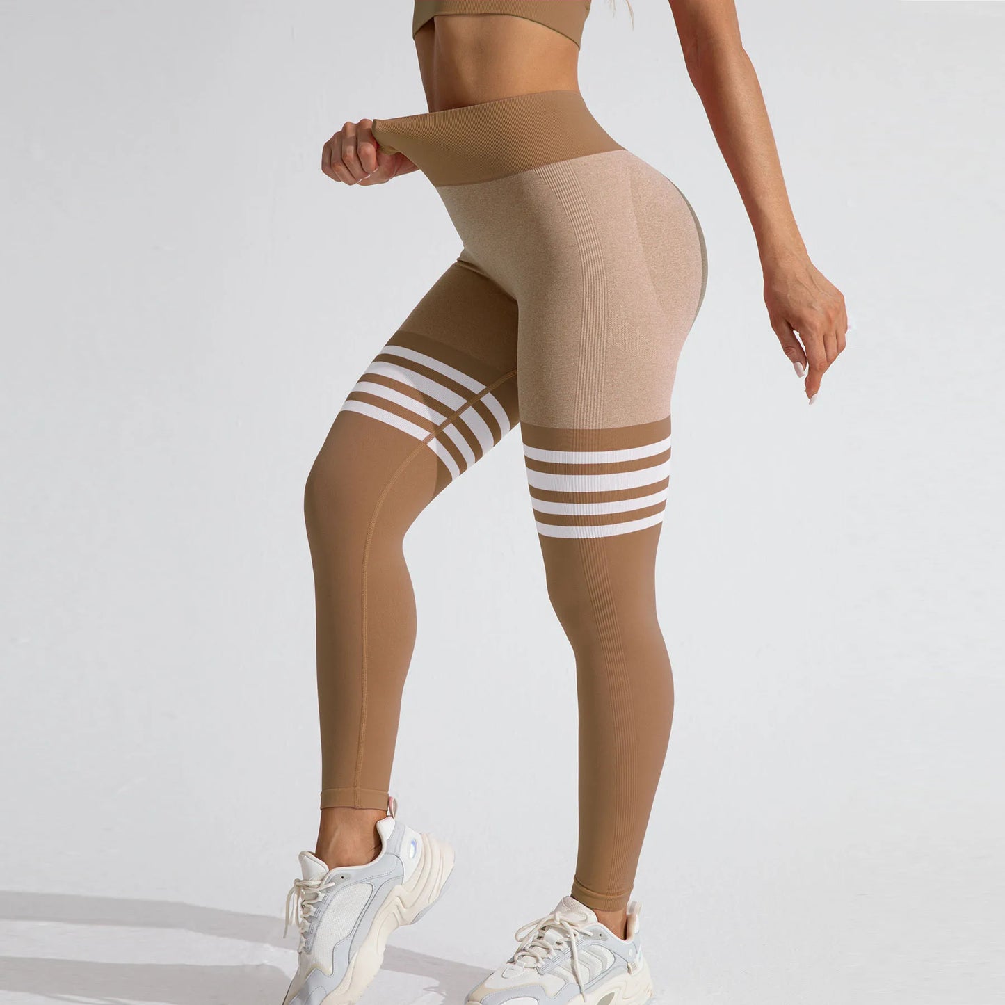 V-Back Scrunch Leggings